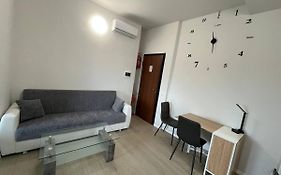 Gaelle Voghera Apartment